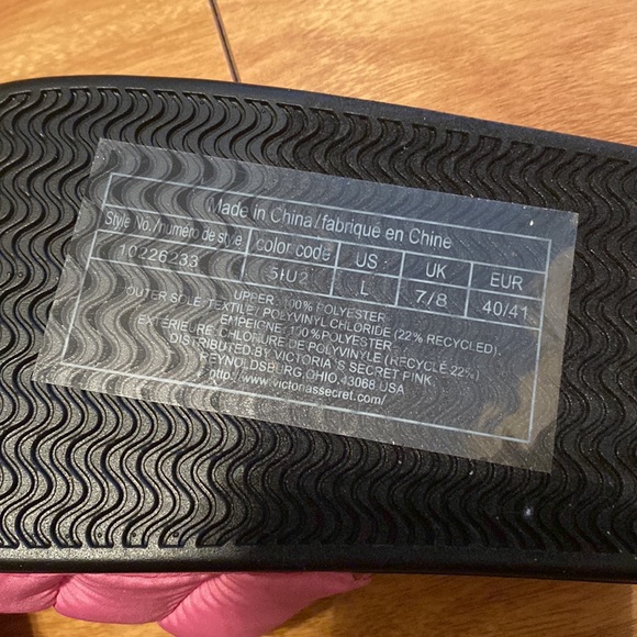 SALE NWT Victoria Secret Pink size L, Pink Soft Cushion Wide Strap SLIDES SHOES - Picture 8 of 8